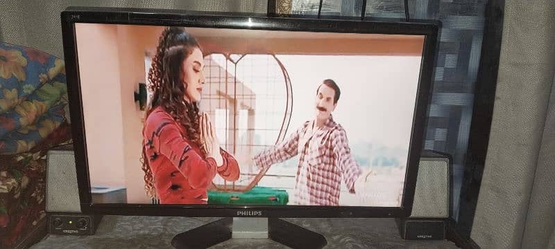 led tv philips 24 inch   with USB or cable  spot all ok ha 03013740454 4