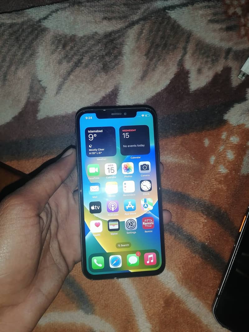 Apple iPhone X Back broke hai 2