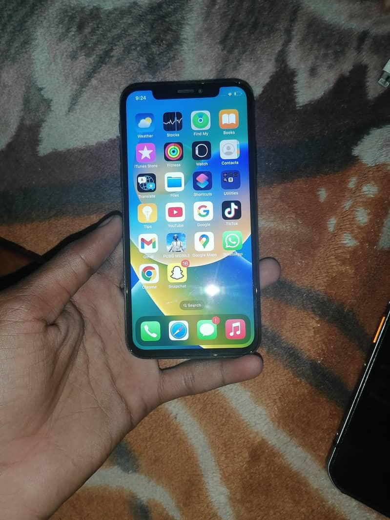 Apple iPhone X Back broke hai 3