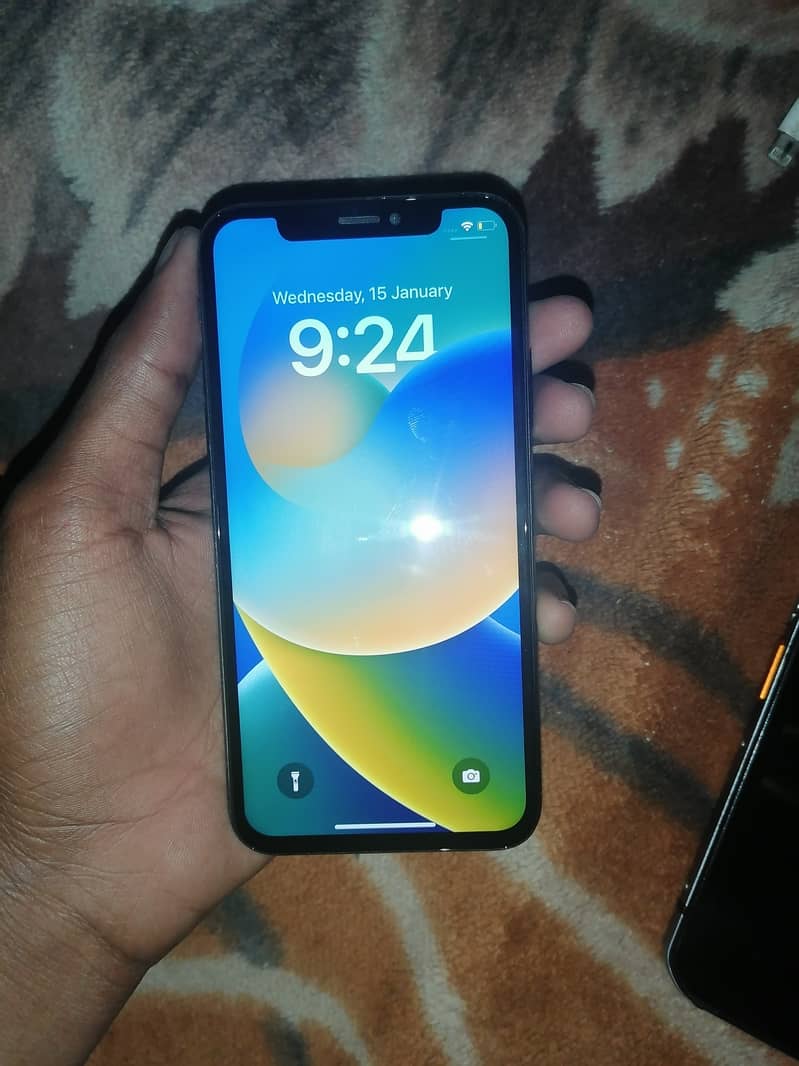 Apple iPhone X Back broke hai 4