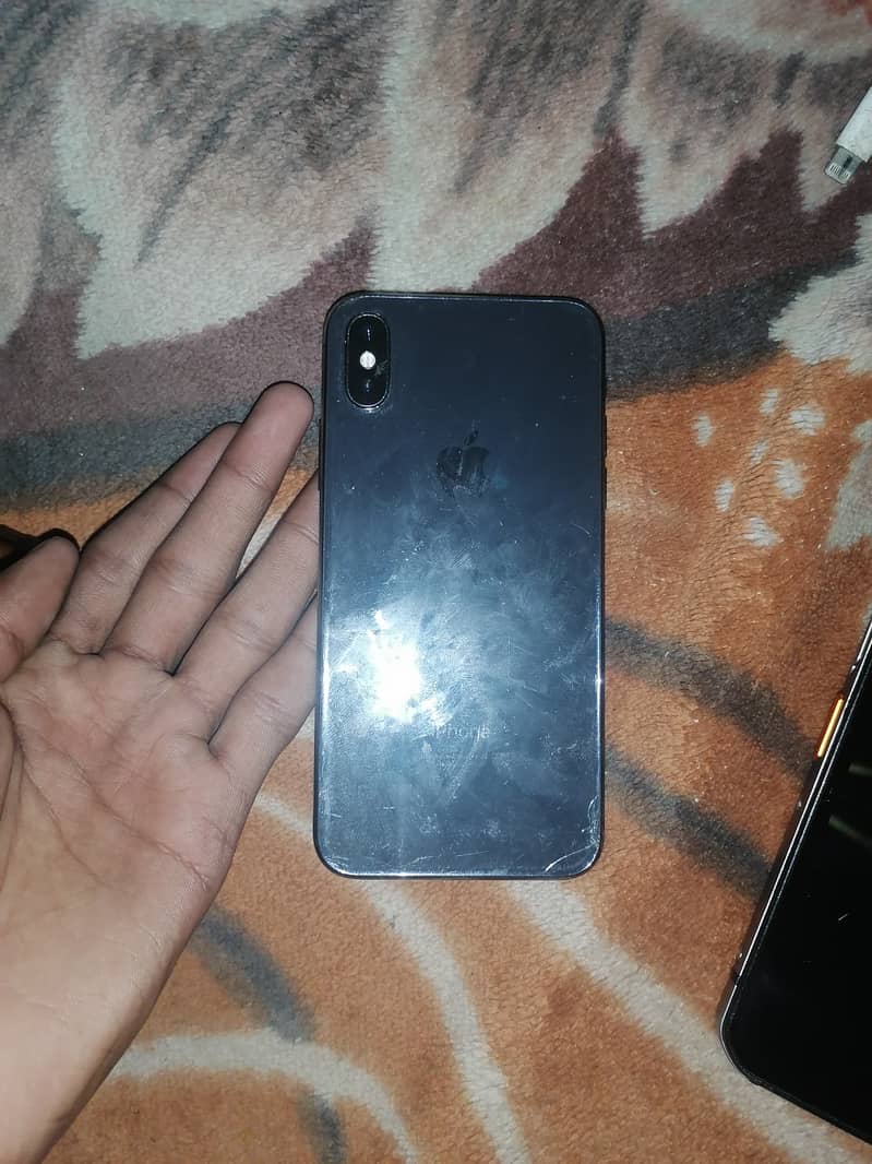 Apple iPhone X Back broke hai 5