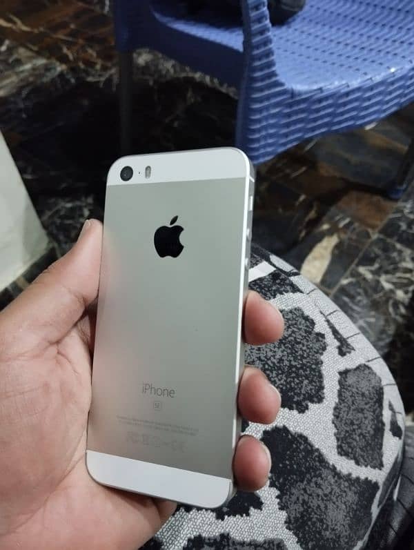 Iphone SE just like new 2 month sim JV 4