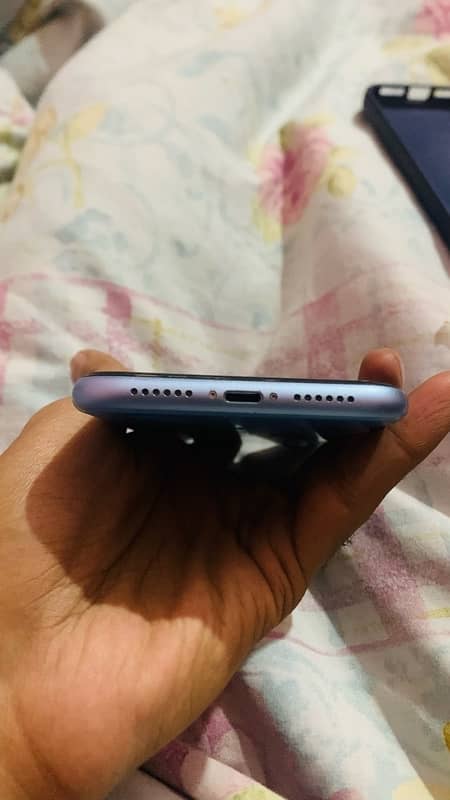 iPhone XR 64 GB Non PTA 3