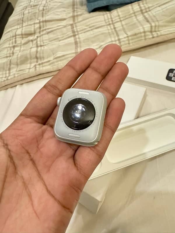 Apple Watch SE (2nd Generation) 40mm Brand NEW 2