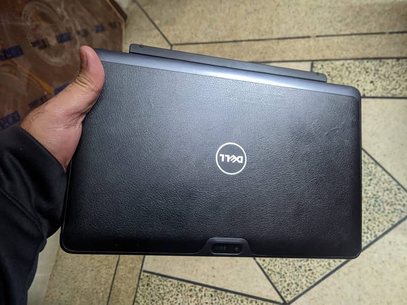 Dell Touch Screen 2 in 1 laptop - 4gb ram - 128 gb SSD - 5th gen 3