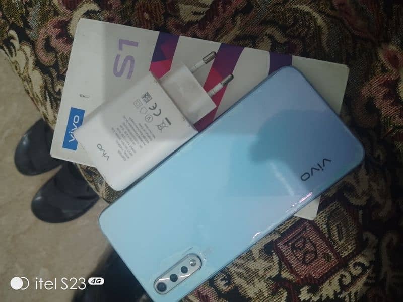 vivo s1 with complete Box please read full add 0