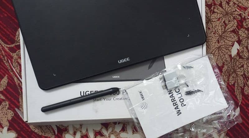 UGEE S1060 Pen Tablet 1