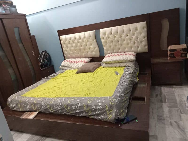 Urgent Bed set for sale at a very good price 03007618773 2