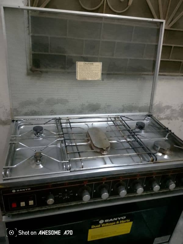 Cooking range with 5 burnels 1