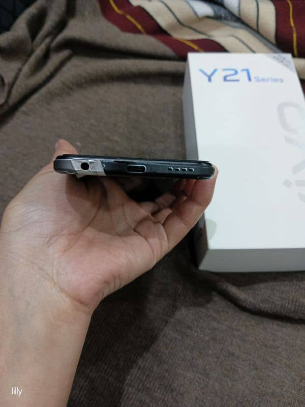 Vivo Y21 (Diamond glow) 6