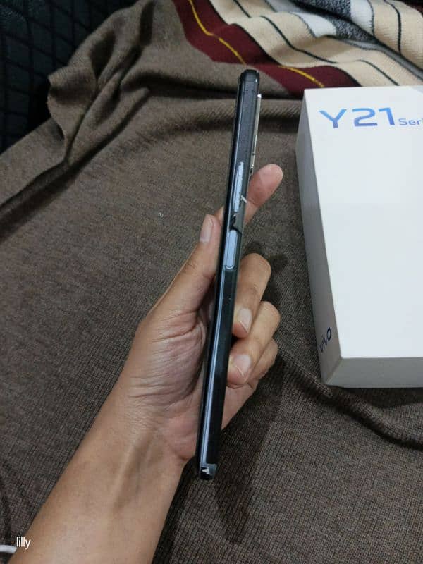 Vivo Y21 (Diamond glow) 8