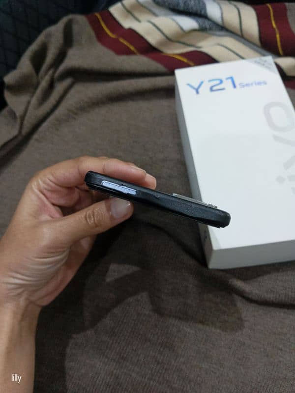 Vivo Y21 (Diamond glow) 9