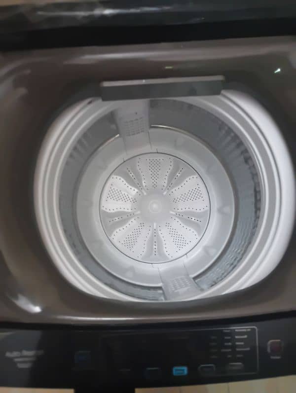 Haier Fully automatic 15Kg Full size washing machine 2