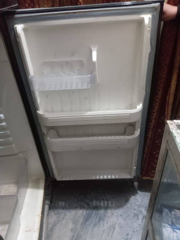 Orient Black color, full size fridge 3