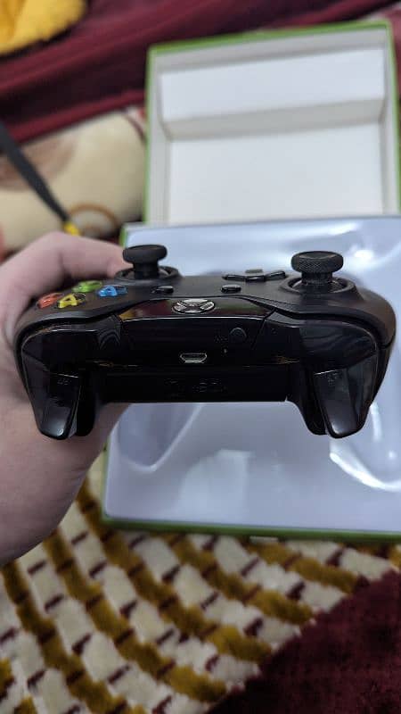 Microsoft Xbox One Original Wireless Controller 3