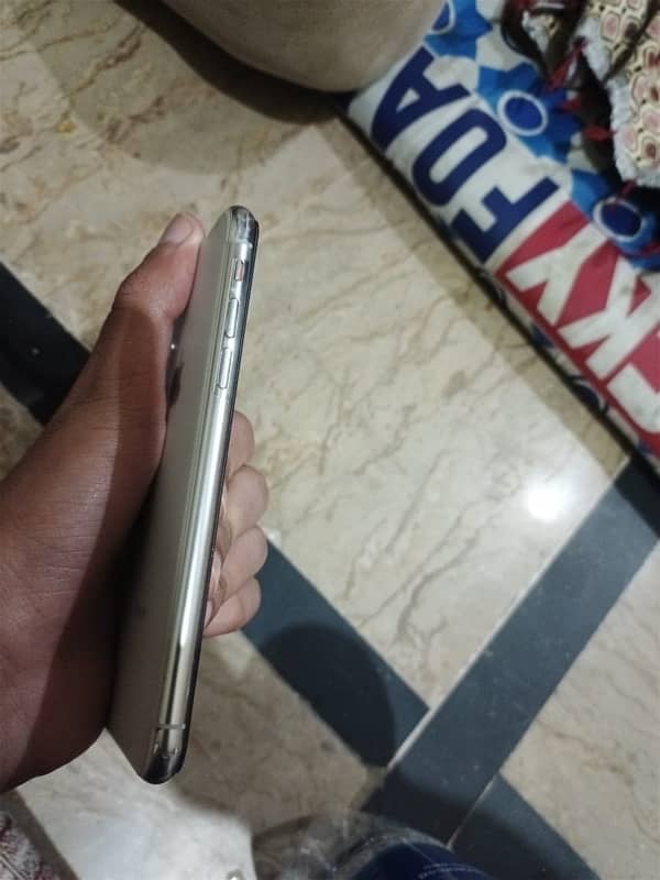 iphone xs pta approved 4