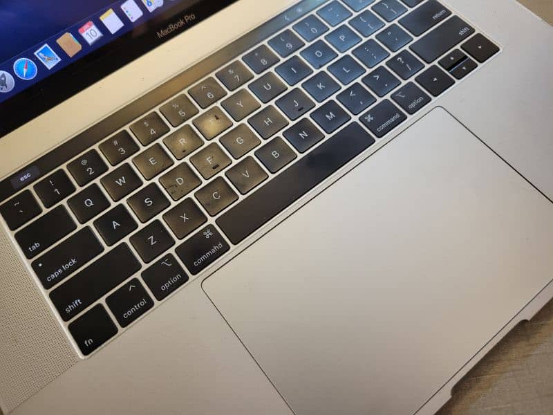 Macbook pro 15 inch 2018 | i7, 32GB, 512GB| 4GB Graphic Card 1