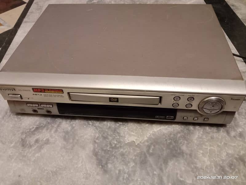 DVD player CD player neat and clean fully working 6