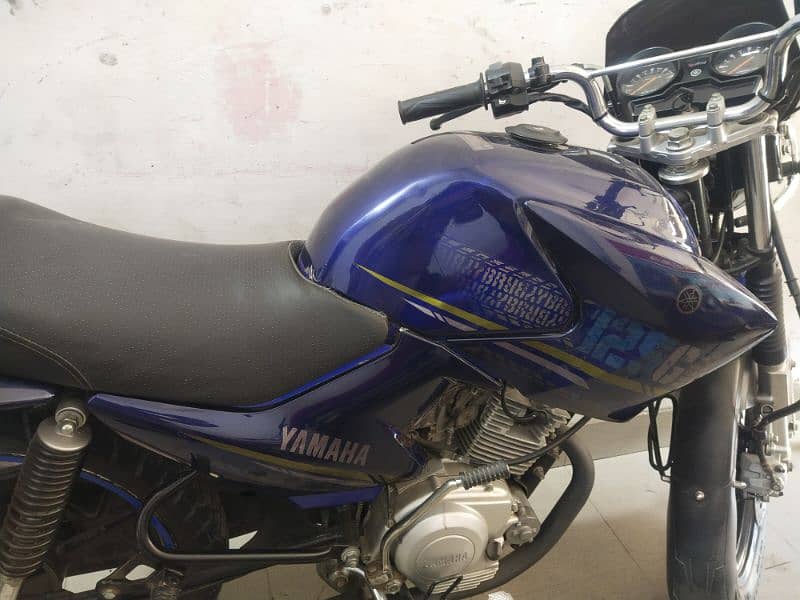 ybr g available for sale. blue clr hai mint condition hai 1