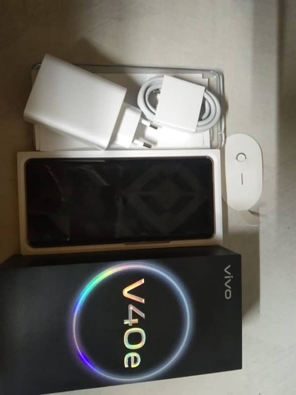 vivo V40e     8/256 ram 2