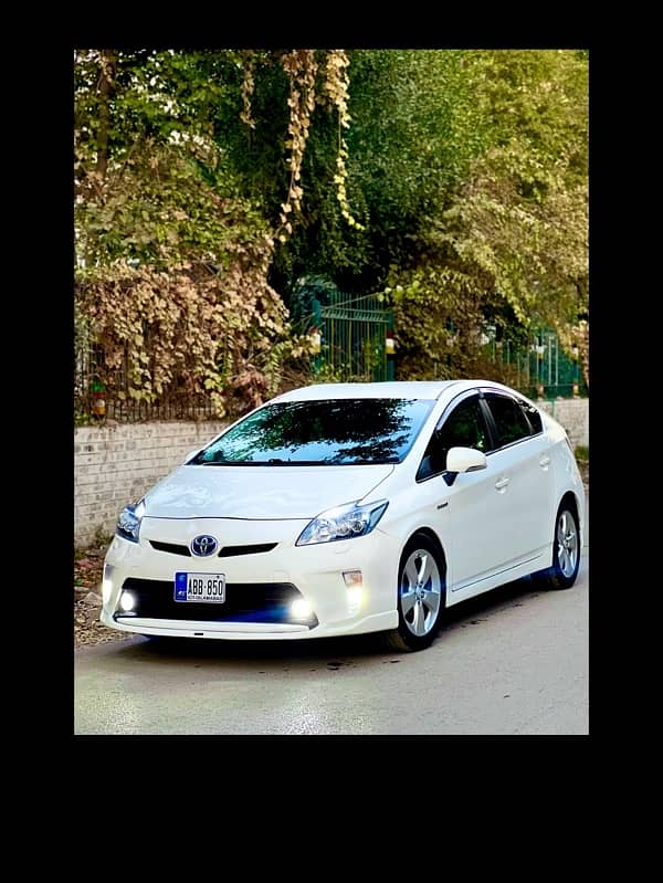 Toyota Prius 2011 1