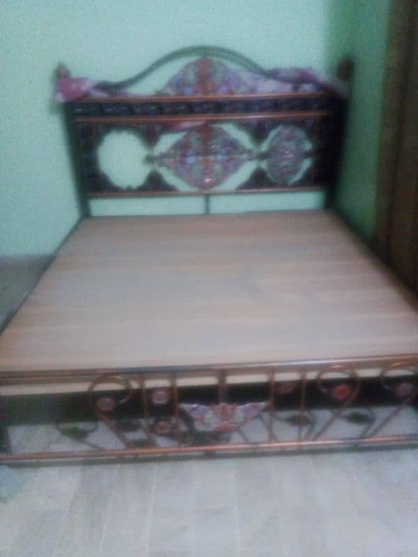 Iron Bed    6/6 0