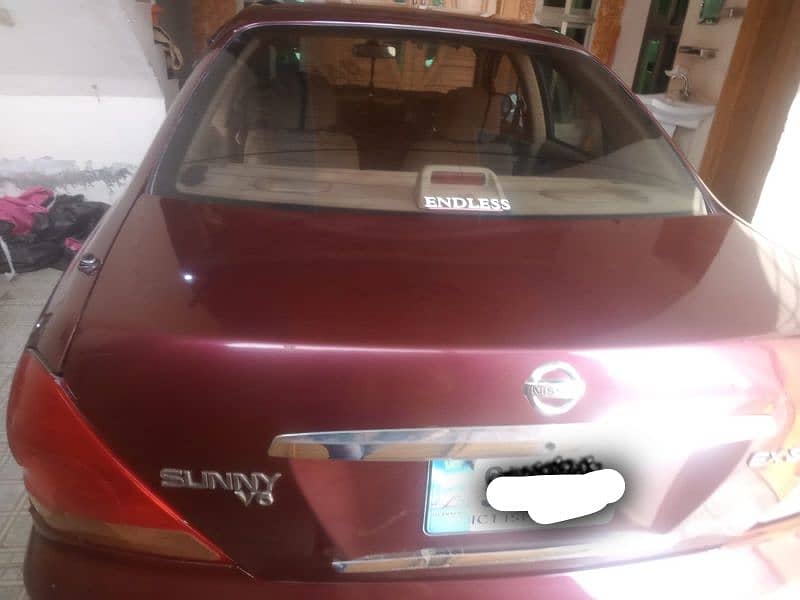 Nissan Sunny 2010 4