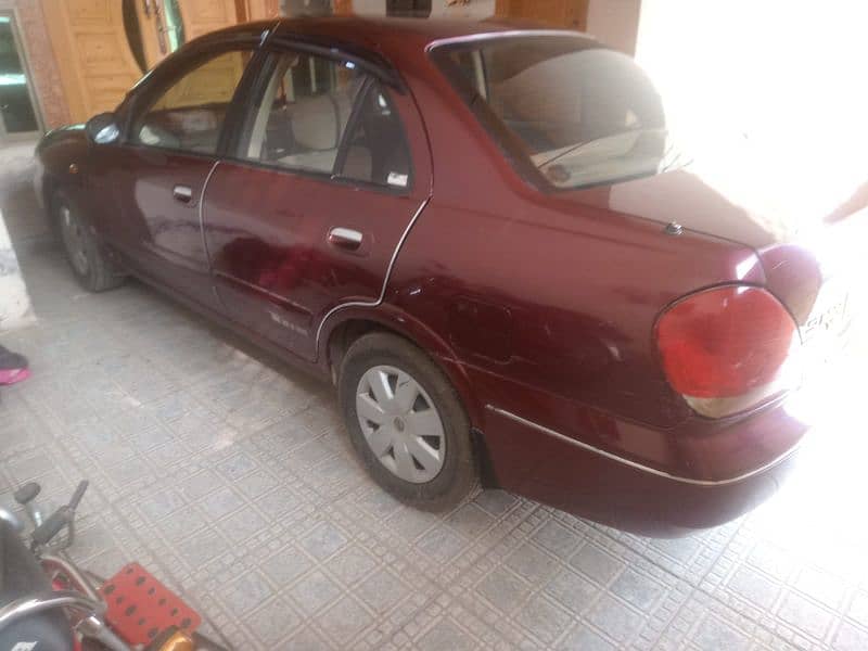 Nissan Sunny 2010 5