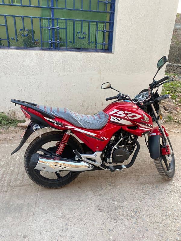 Honda cb 150F 1week howa hy showroom sy nikala hy 0