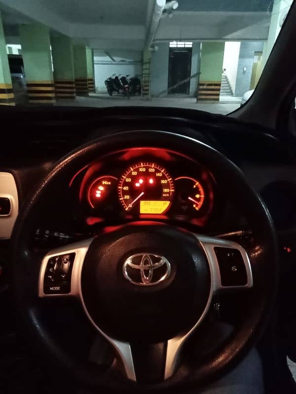 Toyota Vitz 2014 1.0 (F LIMITED) 8