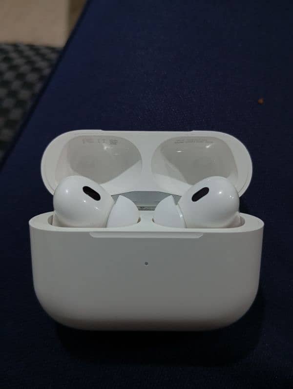 APPLE AIRPODS PRO 2nd GENERATION. 4