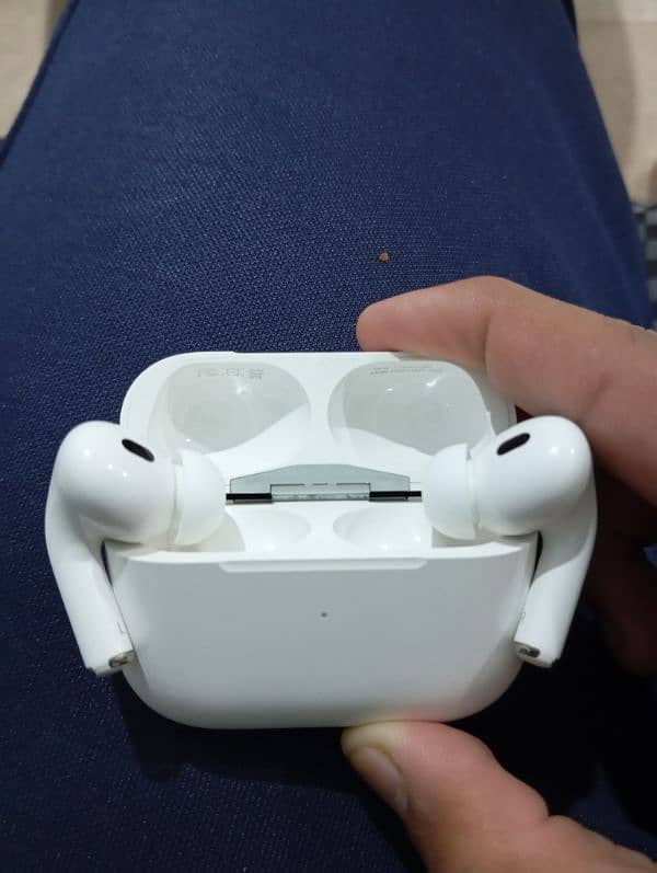 APPLE AIRPODS PRO 2nd GENERATION. 6