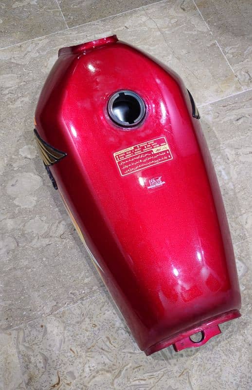 Honda CG-125 Fuel Tank & Side Covers Red 2021 Model 4