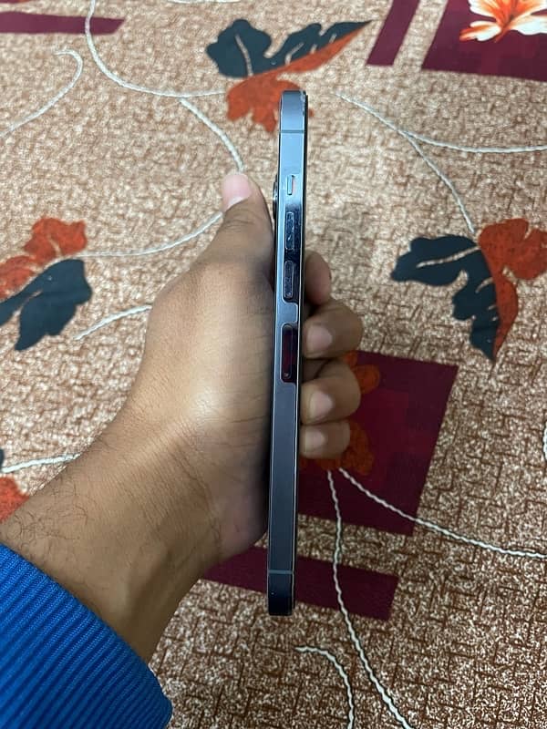 I phone 13pro max 128gb 8