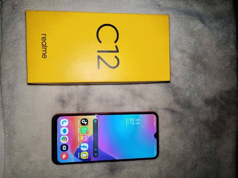 Realme C12 0