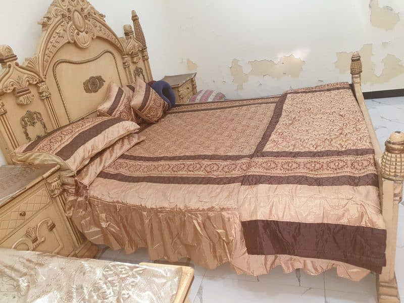 complete bed set with dressing table. 3