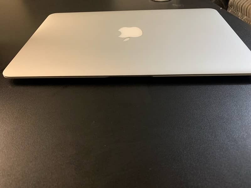 MacBook Air with MacOS Monterey 4