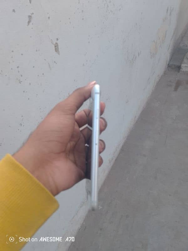 iphone 8 non PTA 4