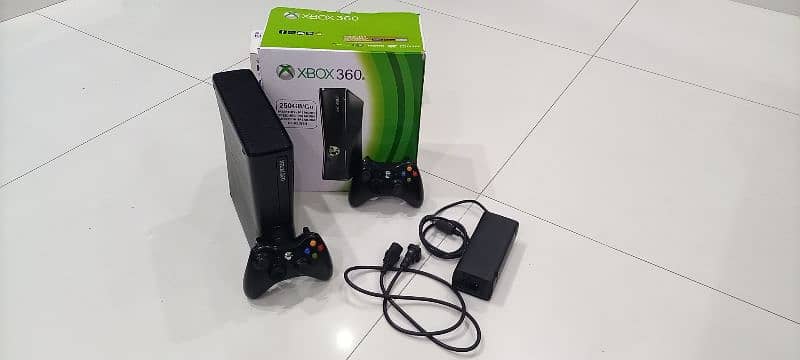 Xbox 360 500gb with two new remote,battery charger,Kinect 5