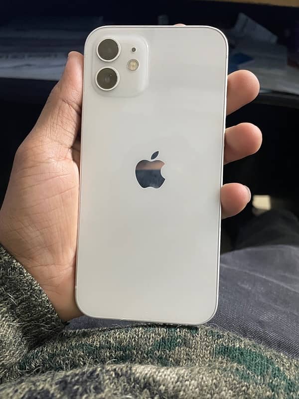 iPhone 12 ja 6