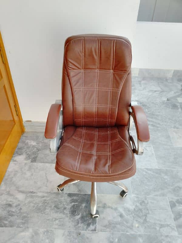 Executive Office Chair in excellent condition 2