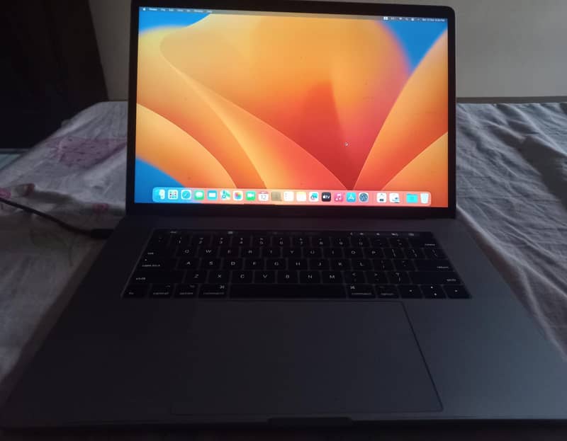 MacBook Pro-2017 15 Inch 0