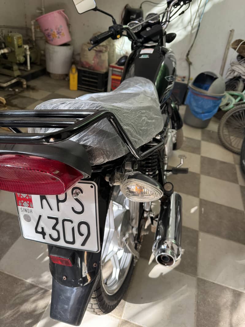 Suzuki GS 150 brand new 2022 near 2023 2997 kms only urgent sell 2