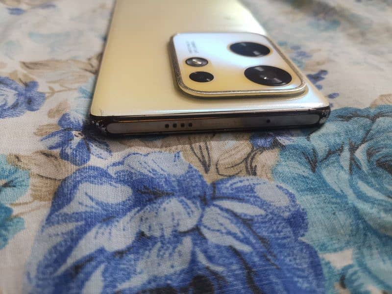 Infinix Zero 30 in ruff condition 3