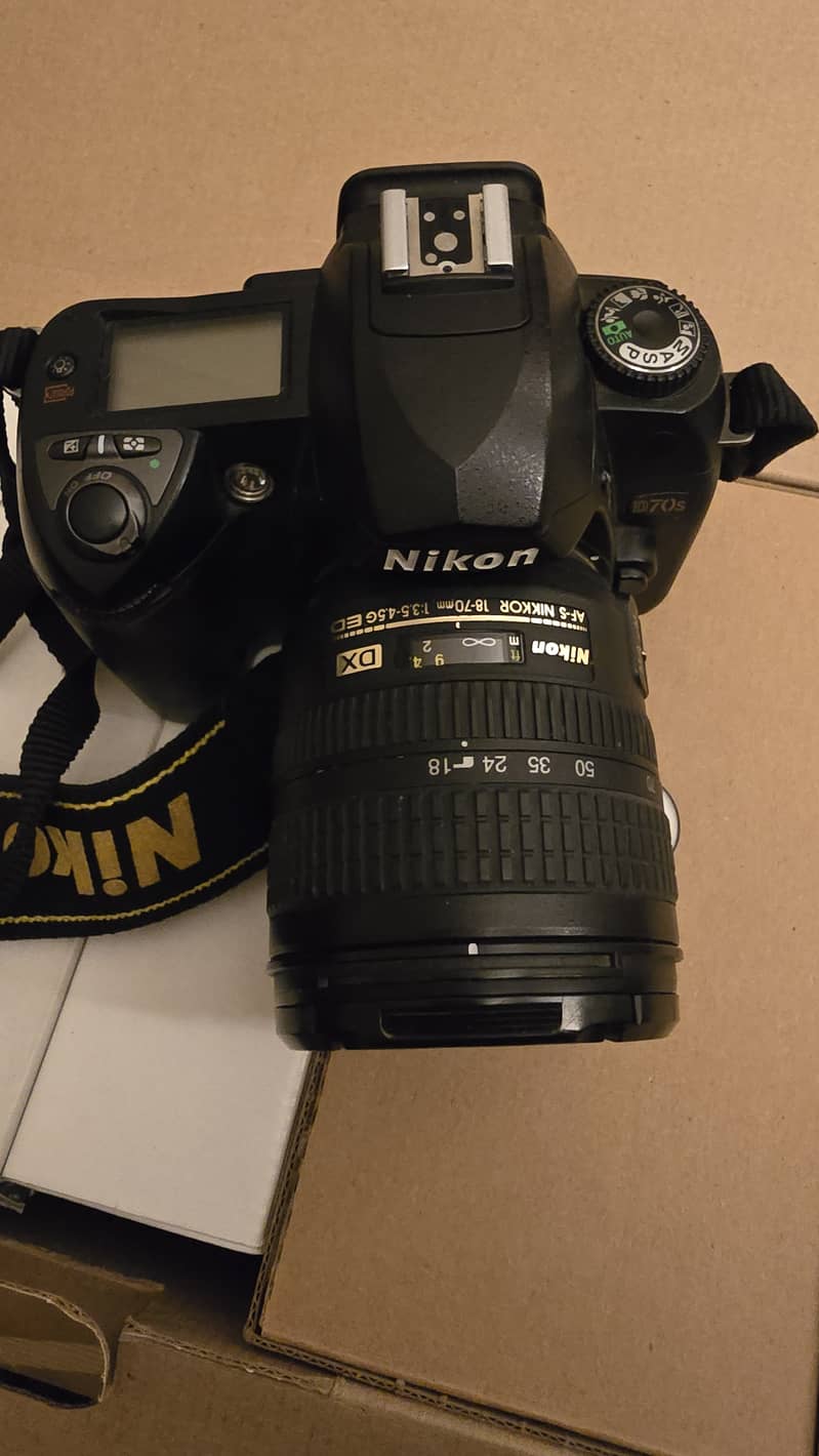 Nikon D70S With complete accessories. 1