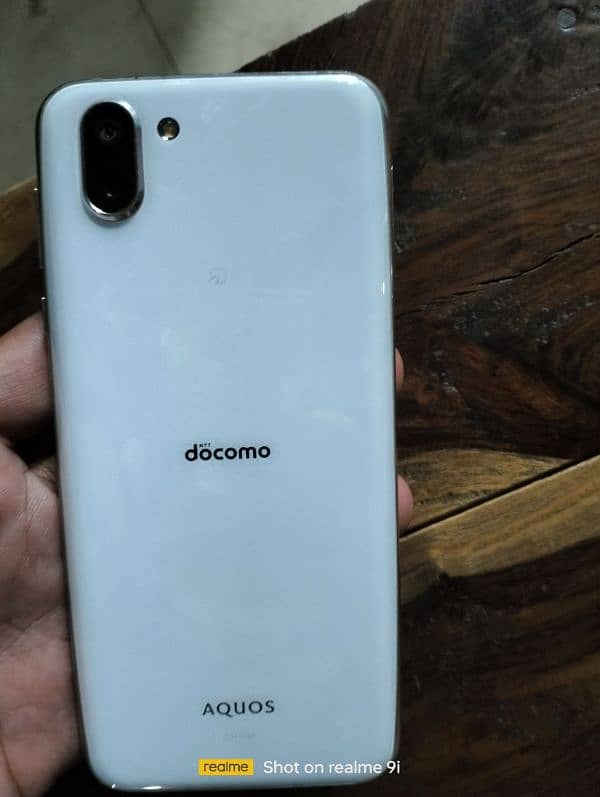 Aqous Docomo R2 5