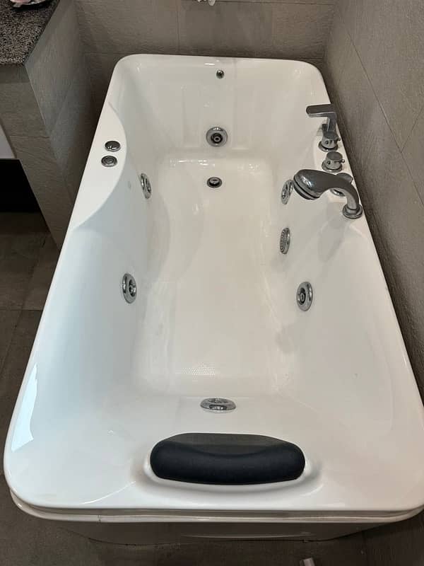 Full Size Jacuzzi 1