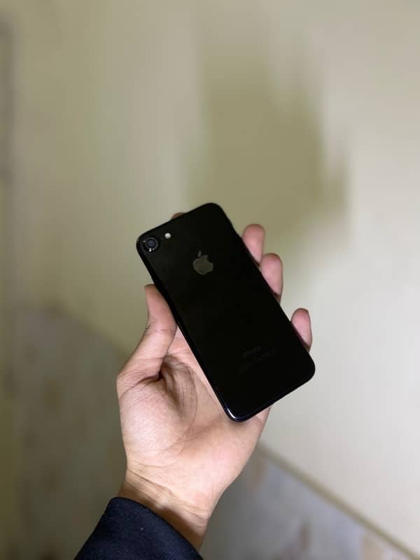 IPHONE 7 128GB PTA APPROVED URGENT SELL 5