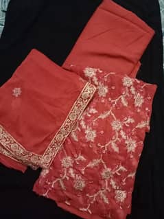 large size small medium size dresses available urgent sale con new hai