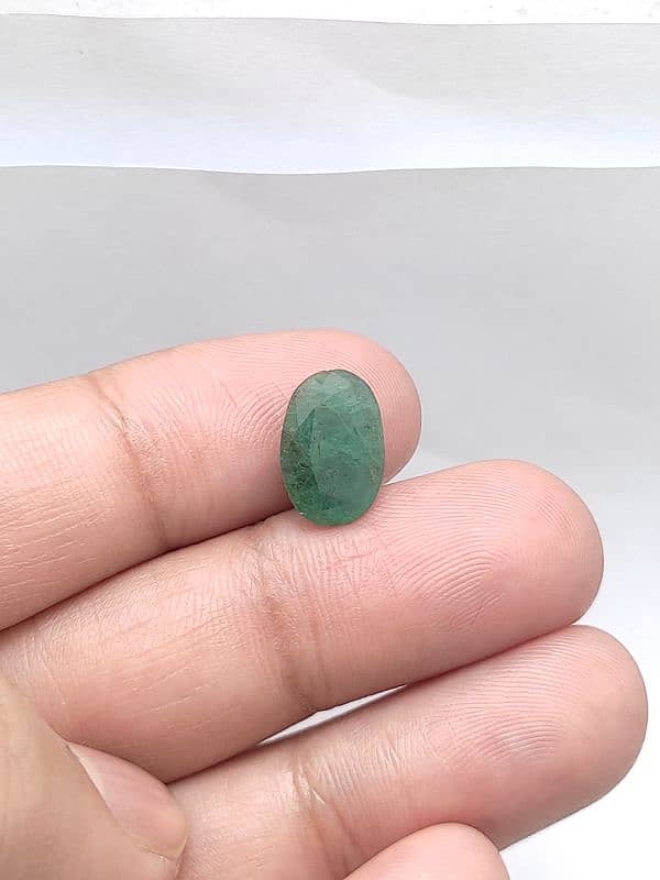 Natural Emerald Stone 4